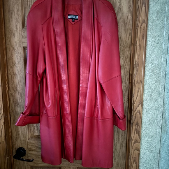 STILL AVAILABLE Spotless, vintage leather swing jacket